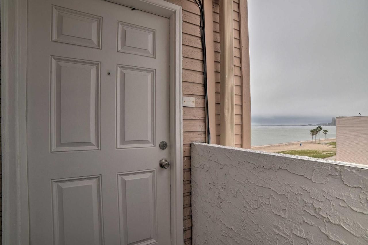 Updated Front Beach Condo With Resort Amenities! Корпус-Кристи Экстерьер фото