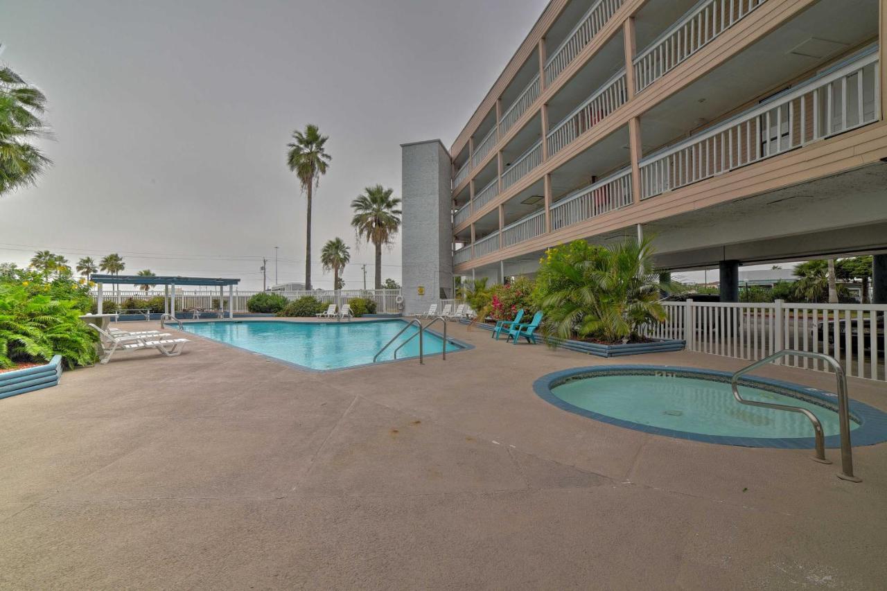 Updated Front Beach Condo With Resort Amenities! Корпус-Кристи Экстерьер фото